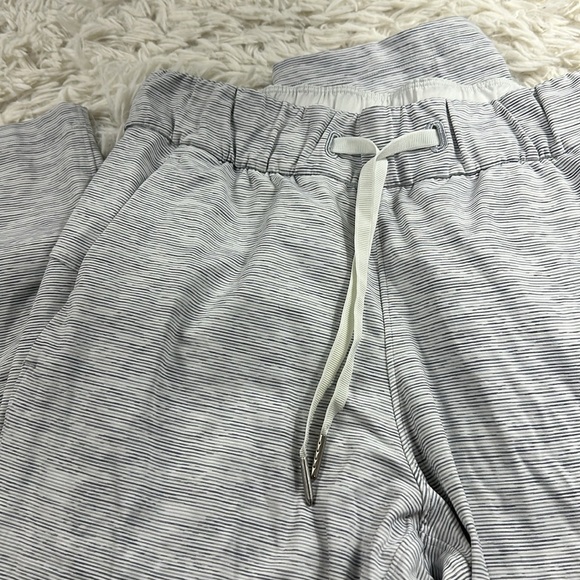 Lululemon On The Fly Pant *27" Wee Are From Space Nimbus Battleship - Picture 2 of 7